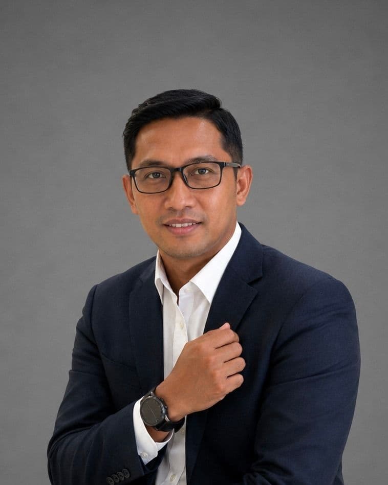 Ito, Senior Stylist at Miin Jakarta specializing in cuts, color, and hair straightening