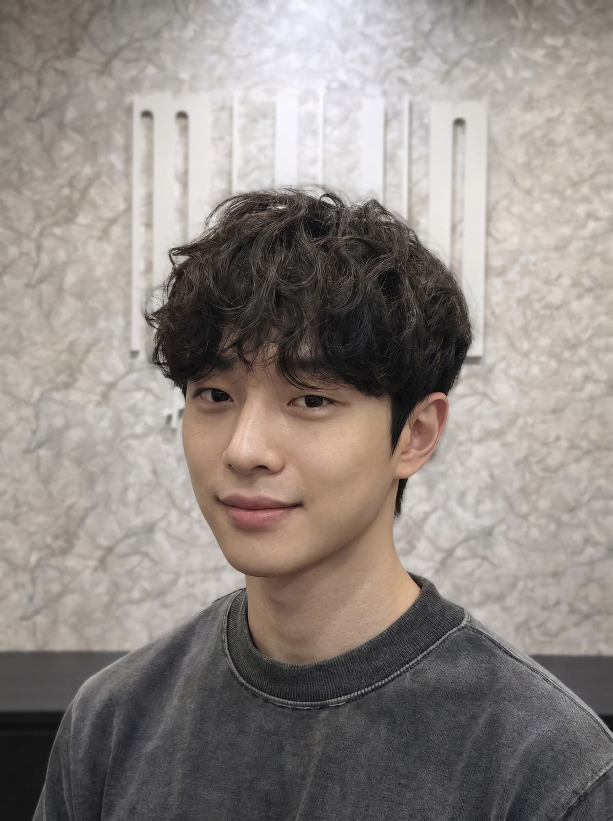 Cold perm untuk pria Korea di Jakarta — curl bouncy bertekstur pada rambut pendek, opsi perm pria paling populer