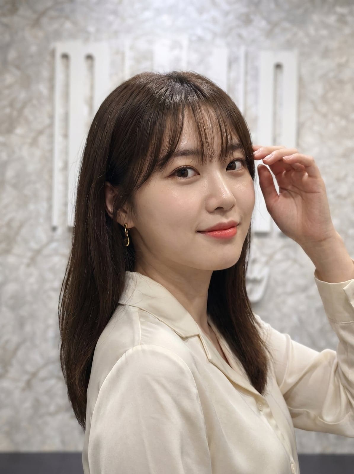 Korean fringe cut at Miin Senopati — fresh see-through curtain bangs with soft wispy point-cut texture, potong poni Korea